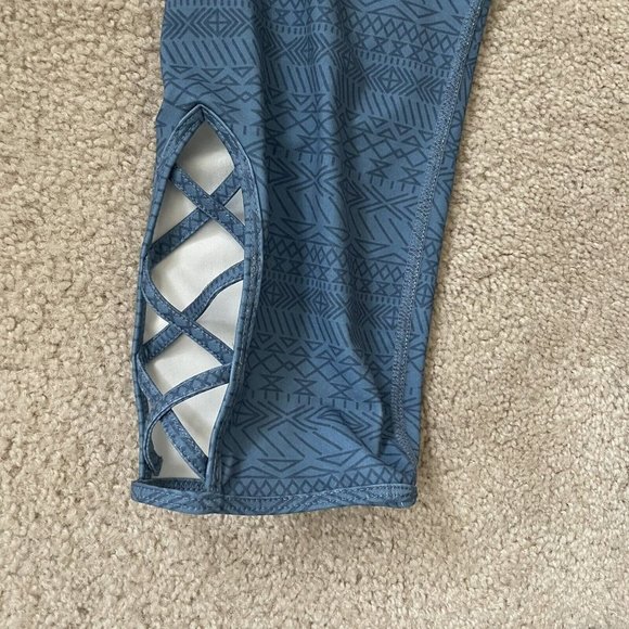 Half Moon by Modern Movement Crop Leggings Womens Size Small Blue Cut Out NEW - Picture 3 of 11
